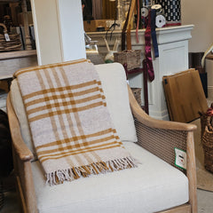 Check throw, English mustard