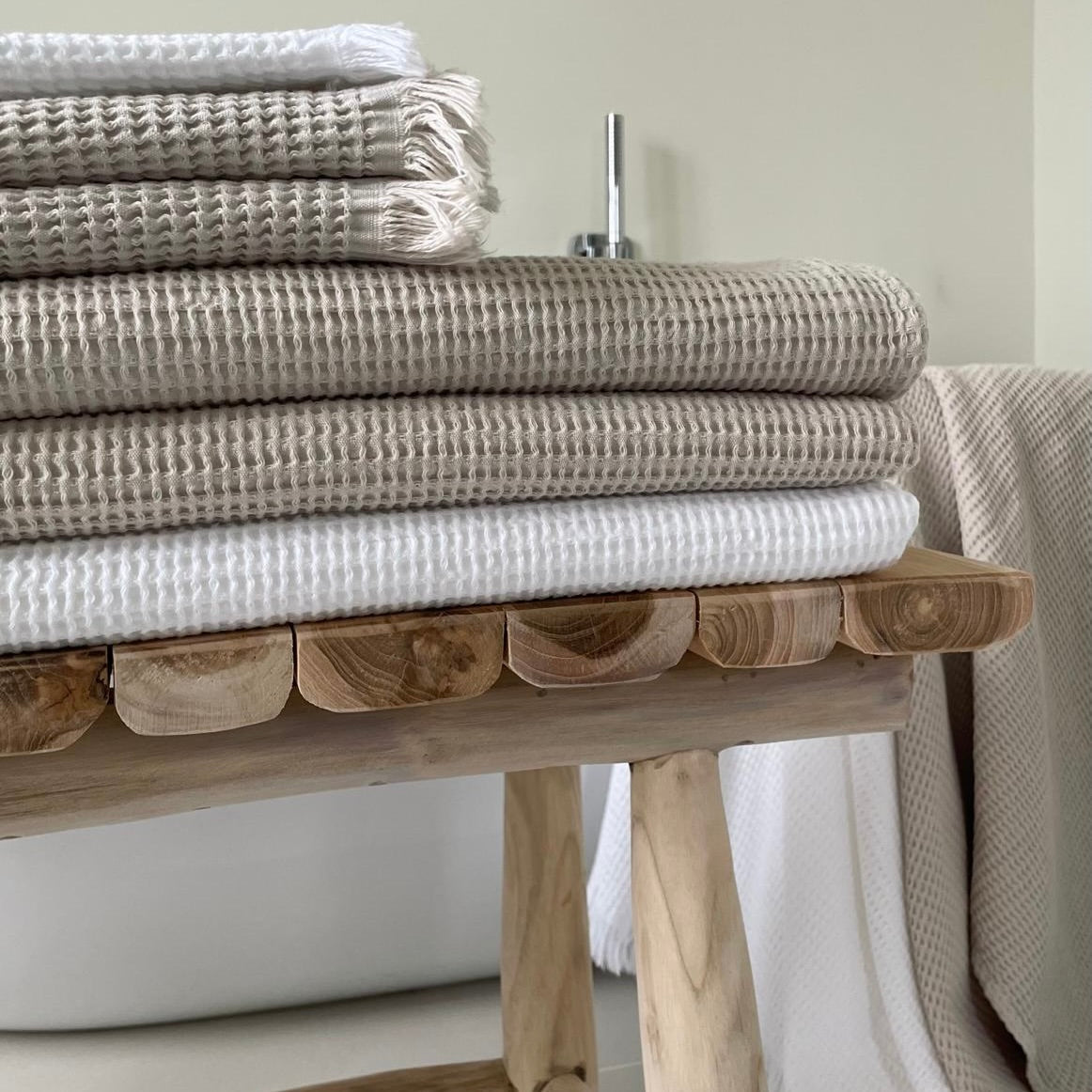 Bath towel, white Secondary image