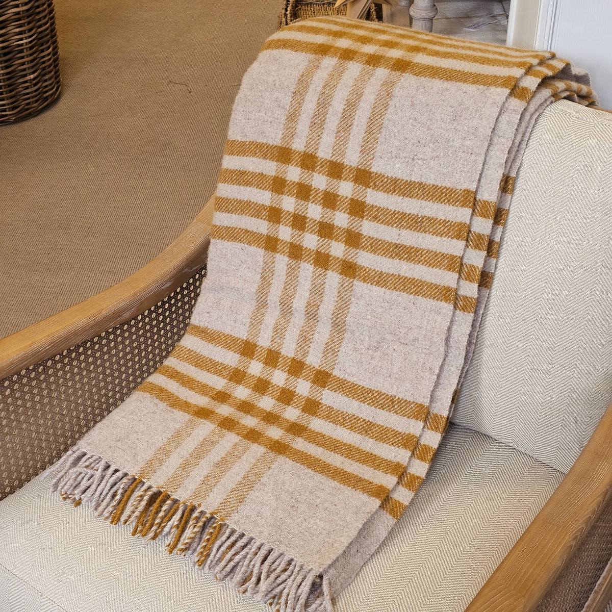 Check throw, English mustard